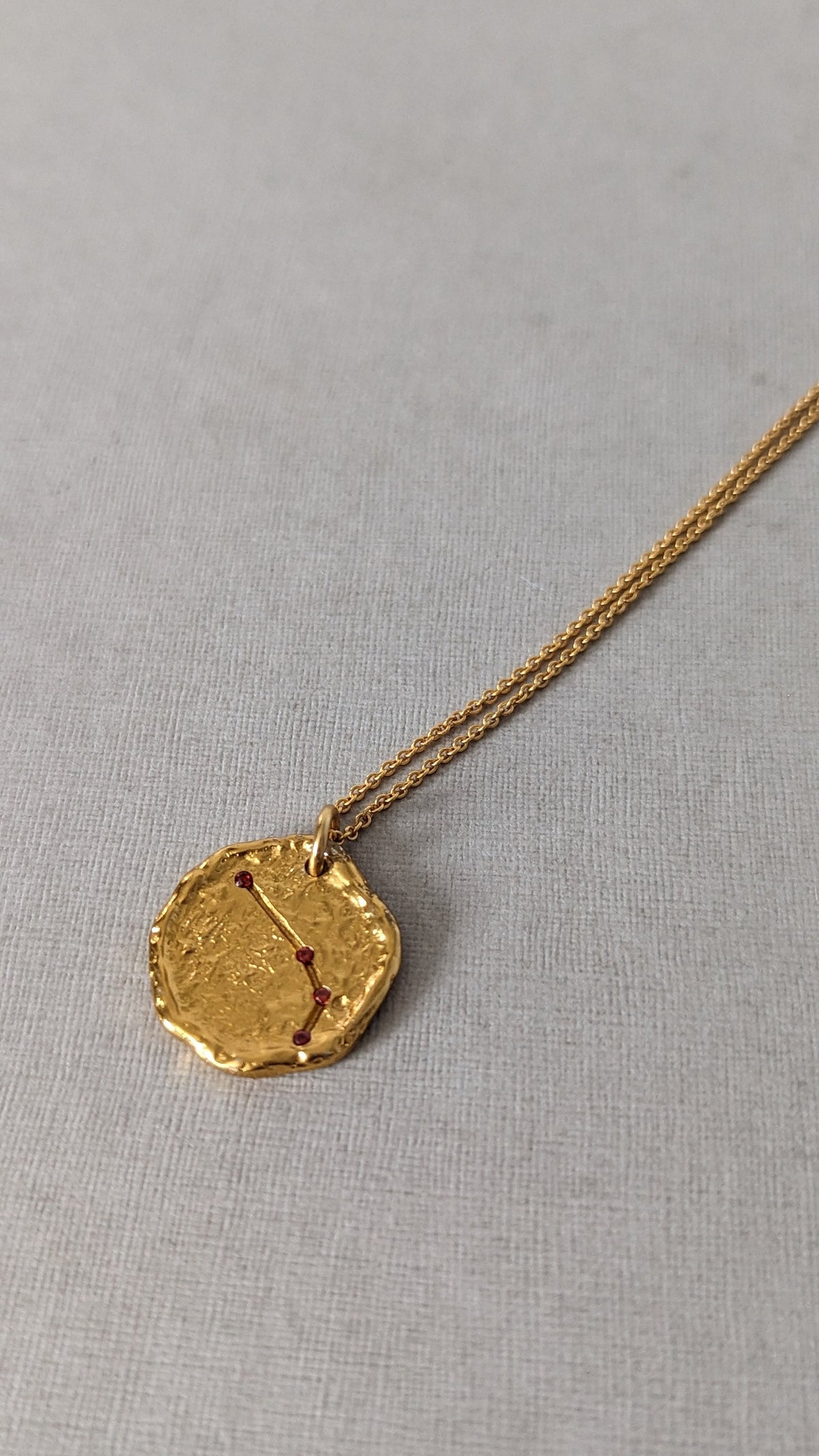 Vintage Gold Tone Womens Coin Shape Pendant Necklace