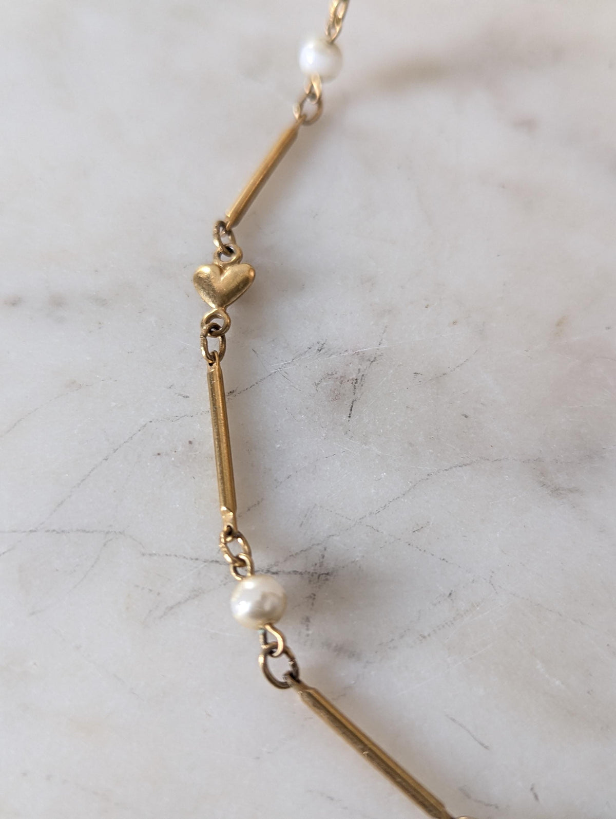 Vintage Gold Tone Heart and Pearl Design Necklace