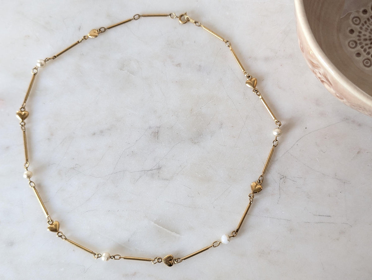 Vintage Gold Tone Heart and Pearl Design Necklace