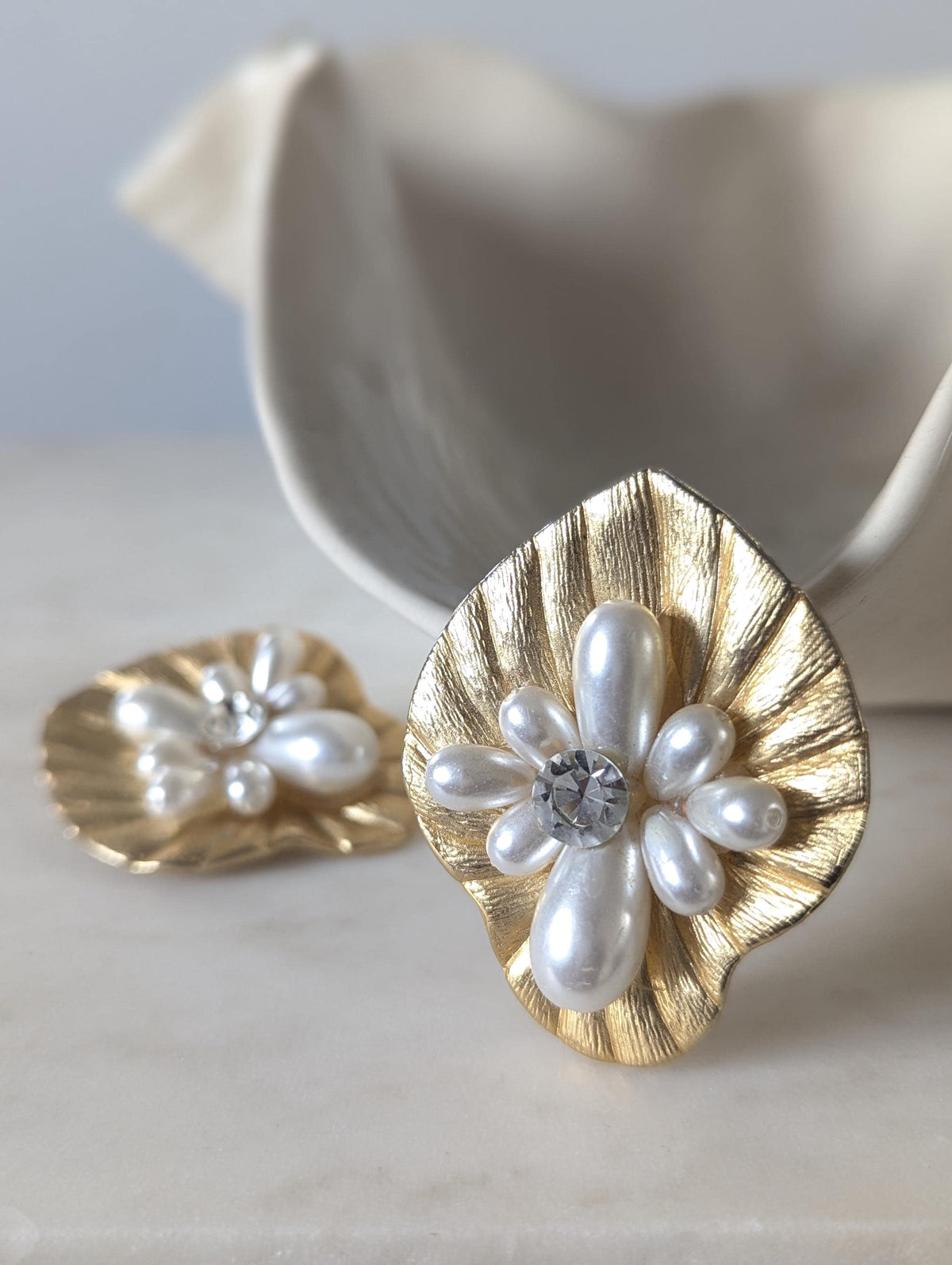 Vintage Gold Tone Leaf 80s Clip On Earrings With Pearl and Faux Diamond